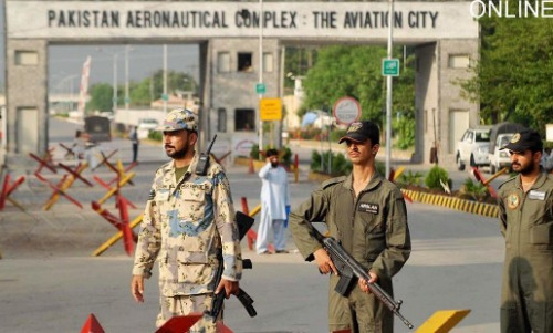 ��܊�������u�󣬰ͻ�˹̹�ɳ����(du��)�ڙC(j��)��(ch��ng)������(zh��)�о����΄�(w��)��