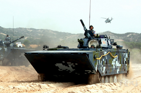 資料圖:中國(guó)海軍陸戰(zhàn)隊(duì)演練奪控島礁戰(zhàn)法 資料圖:中國(guó)海軍陸戰(zhàn)隊(duì)演練奪控島礁戰(zhàn)法