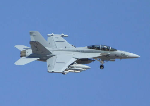 EA-18G��������ӑ�(zh��n)�C(j��)����(j��ng)���ݑ��Г����^(gu��)F-22