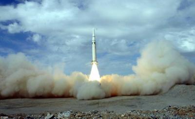 資料圖:二炮部隊(duì)發(fā)射彈道導(dǎo)彈 資料圖:二炮部隊(duì)發(fā)射彈道導(dǎo)彈