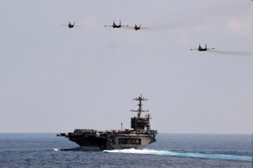  ���܈�(zh��)���΄Օr���ɼ�����FA-18E��(zh��n)�C�c�R��������܊�ɳ��ăɼ��K-30��(zh��n)�C�������������΁Hʢ�D��̖��ĸ�Ϸ��w����