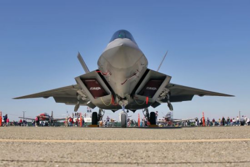 ��܊F-22��(zh��n)���C