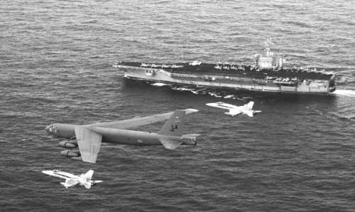  ������܊��B-52�Zը�C�ݾ��c��ĸ�f(xi��)ͬ����(zh��n)