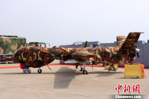 被“迷彩服”遮得嚴嚴實實的“翼龍”無人機 呂海峰 攝 被“迷彩服”遮得嚴嚴實實的“翼龍”無人機 呂海峰 攝