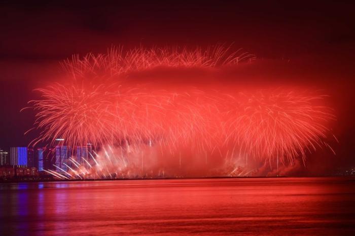 ?？谠鼰熁ㄍ頃c亮夜空