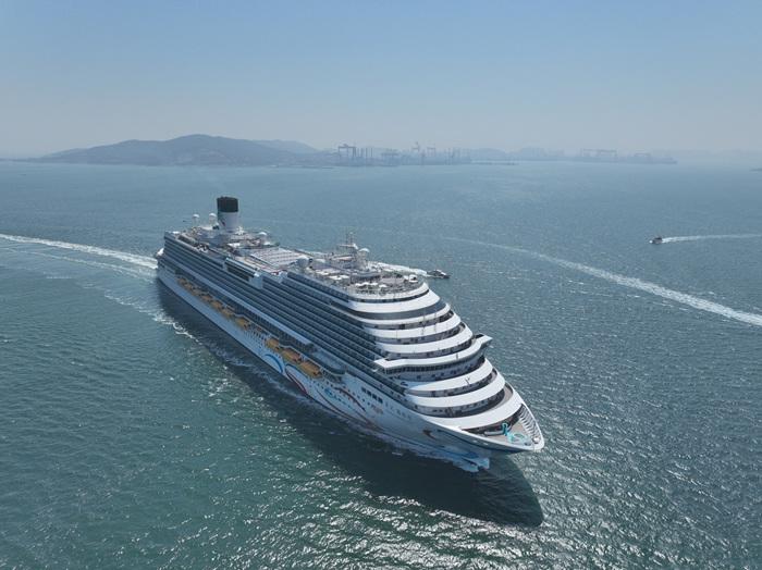 首艘國產(chǎn)大型郵輪“愛達(dá)·魔都號”開啟青島航次