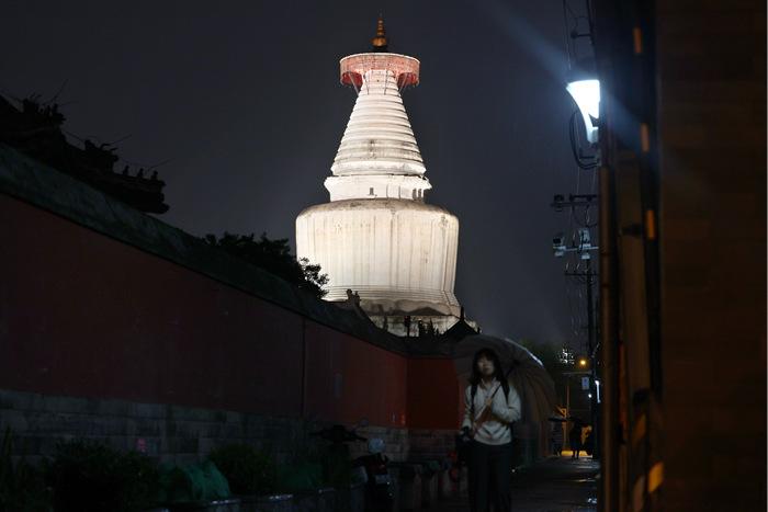 北京西城妙應(yīng)寺白塔點(diǎn)亮