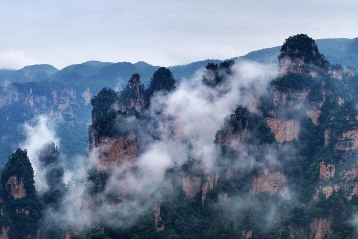 湖南張家界十里畫廊云霧繚繞 繪就詩(shī)意山水畫