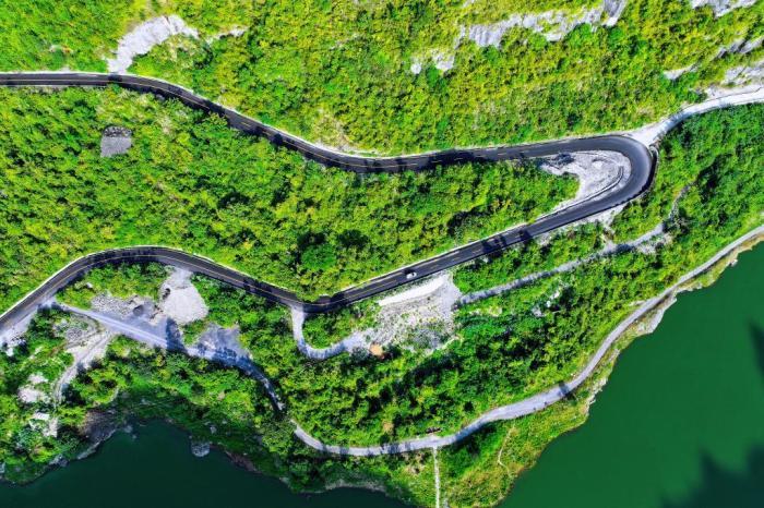 湖北恩施：山路蝶變惠民生