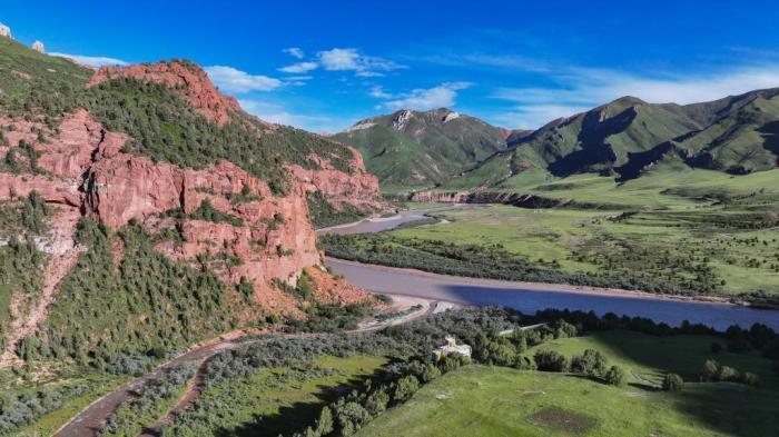 航拍青海玉樹昂賽大峽谷壯美風光