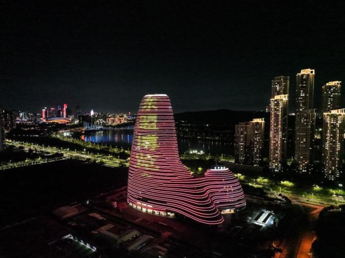 廣西南寧高樓、地標(biāo)“點(diǎn)燈”迎東博