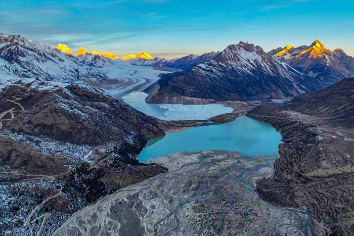 西藏昌都：來古冰川迎冬季最佳觀賞期