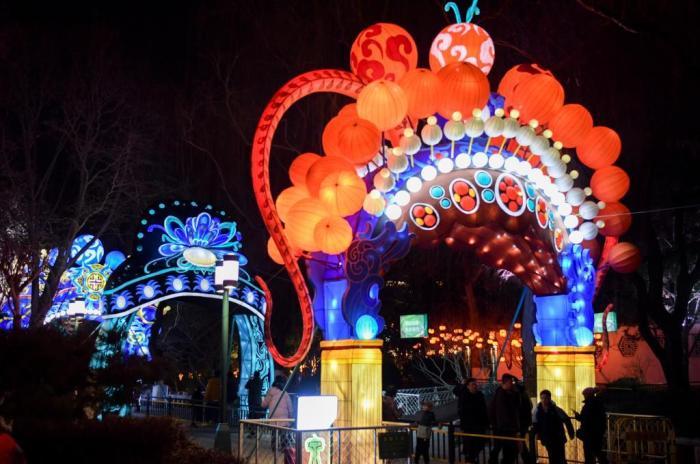 濟南天下第一泉迎春花燈璀璨綻放