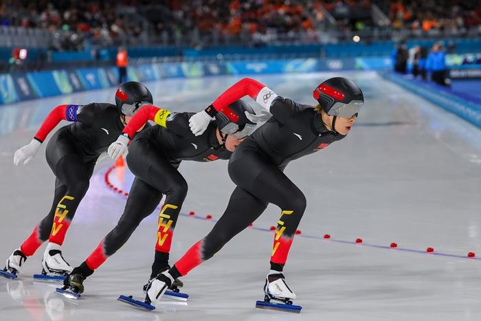 中國(guó)隊(duì)獲速度滑冰男子團(tuán)體追逐銅牌