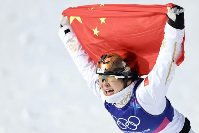 徐夢(mèng)桃衛(wèi)冕自由式滑雪空中技巧冠軍