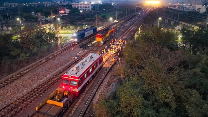 西部陸海新通道關(guān)鍵編組樞紐開展集中修施工