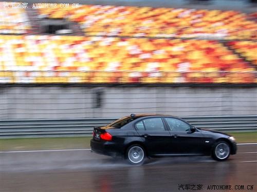 ��܇֮�� �A�����R ���R3ϵ 325i m�\(y��n)��(d��ng)��