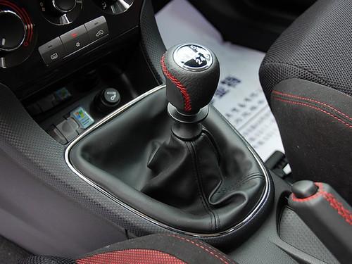 ����߀������1.6L�����b�����l(f��)�әC܇��