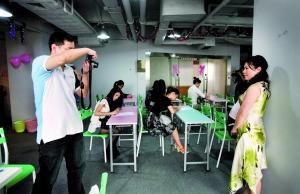 ǧ�f(w��n)�������H�Ɍ�(du��)����1500����Ů�Ԉ�(b��o)��(�M�D)