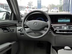 ��܇֮�� �M(j��n)�ڱ��Y ���Ys�� 2010�� s 300l ���F��