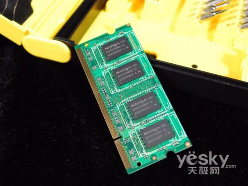 (li��n)��������С�w�ePC��IdeaCentre Q110�u�y