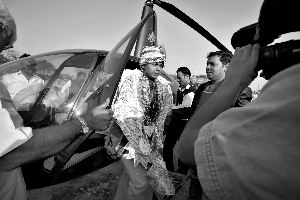 2��18����ӡ���µ���ǽ����r(n��ng)�����ɿ��Ƞ�����ӭ�H��ֱ���C(j��)�������������ϒ������nƱ���ɵĻ��h(hu��n)��