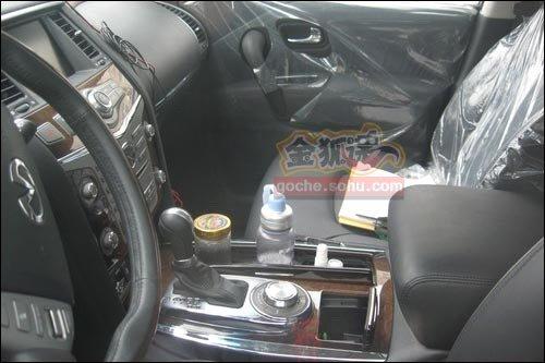 ���^(gu��)20����܇ ����܇չ���c(di��n)�l(f��)��SUV�R�� ��܇֮��