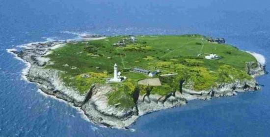 英國裸體愛好者強占小島游客登島須脫光(圖)