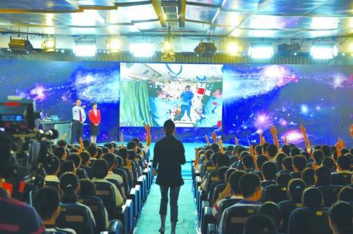 20�����磬���Ї������W(xu��)�����ЌW(xu��)̫�����n�����n�����W(xu��)�����e������T����ƽ�ᆖ��