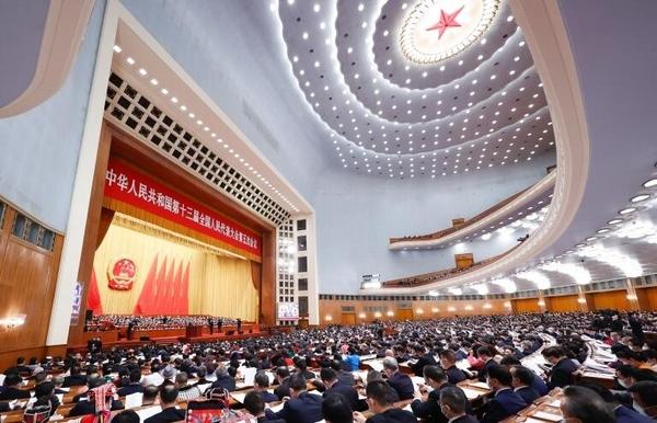 “兩高”報告談懲治網(wǎng)絡犯罪：規(guī)范直播帶貨，從嚴追訴誹謗