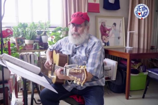 自彈自唱，我把中國唱給你聽