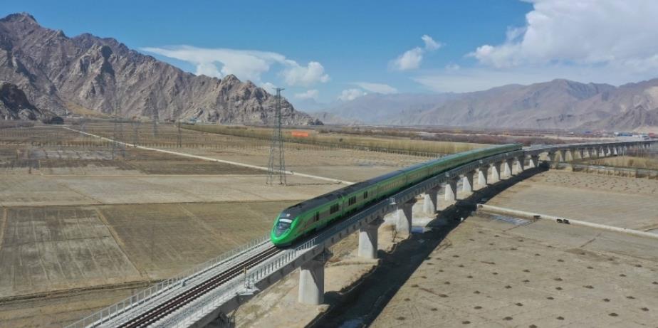 中國速度，讓奇跡不斷發(fā)生<p>有一種速度叫中國速度，有一種效率是中國效率。這十年，中國速度一次次驚艷世界。<p>