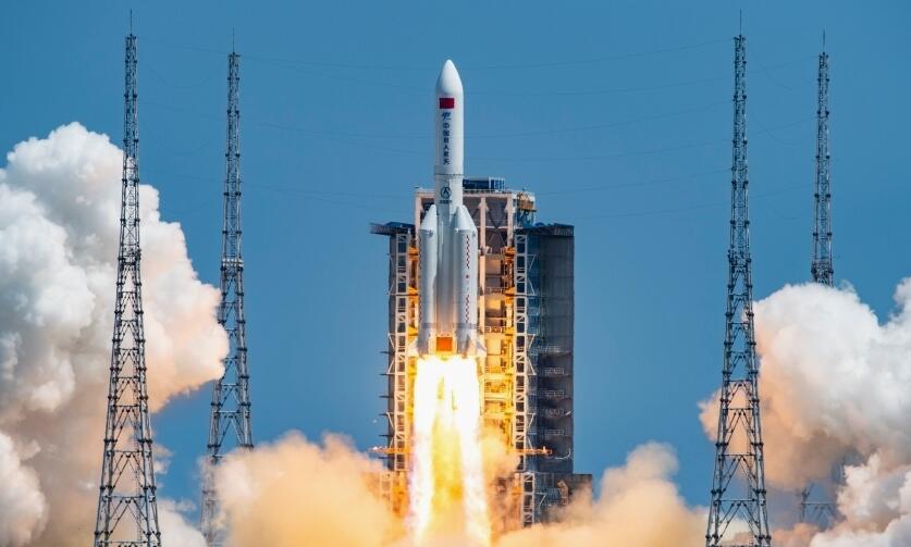 十年鏗鏘步，中國新坐標(biāo)<p>以非凡十年的奮進(jìn)征程為縱軸，以時(shí)代先鋒的擔(dān)當(dāng)作為為橫軸，立于新時(shí)代中國的現(xiàn)實(shí)原點(diǎn)，來路星光燦燦，今朝群英堂堂。<p>