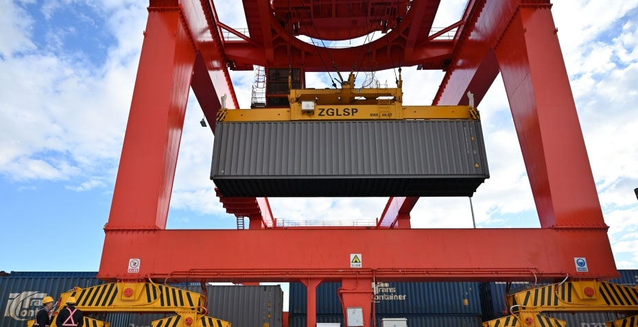 蓬勃十年：貿(mào)易暢通連萬里，鋪就繁榮“高速路”