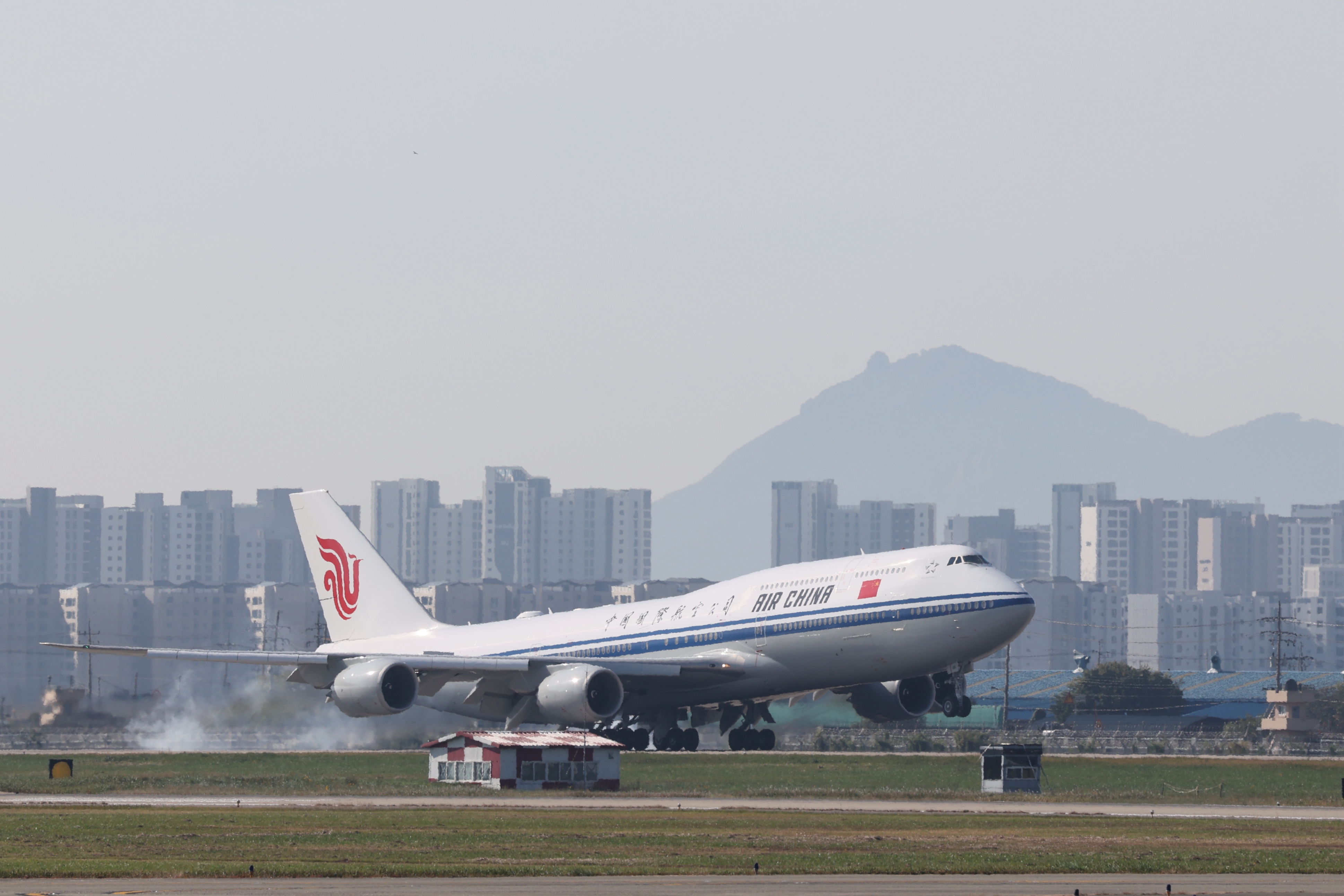 習(xí)近平抵達(dá)韓國(guó)