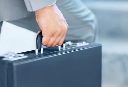 將涉密文件帶回家遭“好友”偷拍傳至境外 國安機關(guān)披露多起失泄密案件