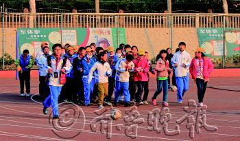 青島:8653名受爆炸影響學(xué)生昨日復(fù)課(圖)