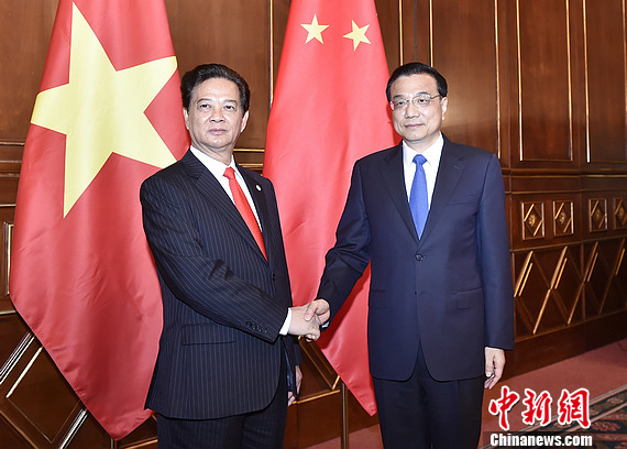 李克強(qiáng)會(huì)見(jiàn)越南總理阮晉勇:妥善處理和管控好海上分歧