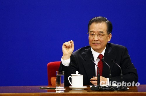 兩會(huì)觀察:8年8次記者會(huì)溫家寶“動(dòng)情”說臺(tái)灣