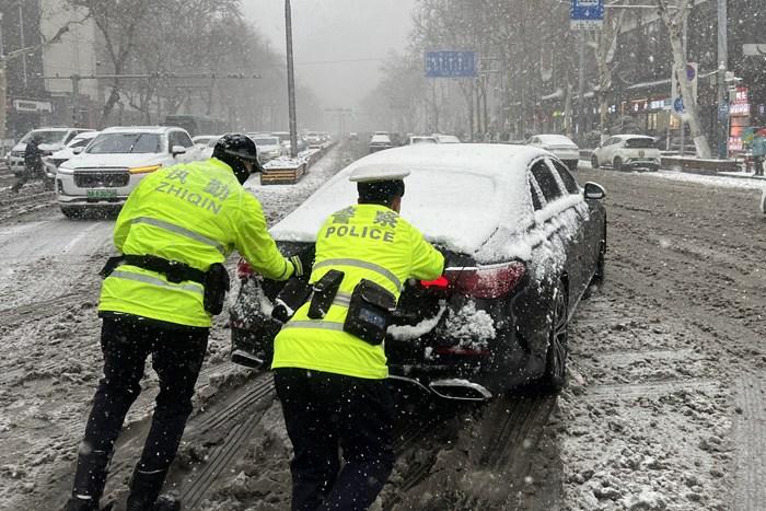 積雪深度超15厘米！濟(jì)南發(fā)布暴雪紅色預(yù)警