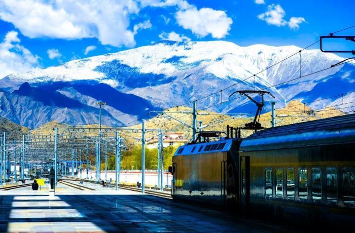 青藏鐵路人歷時(shí)一年記錄“天路”四季美景