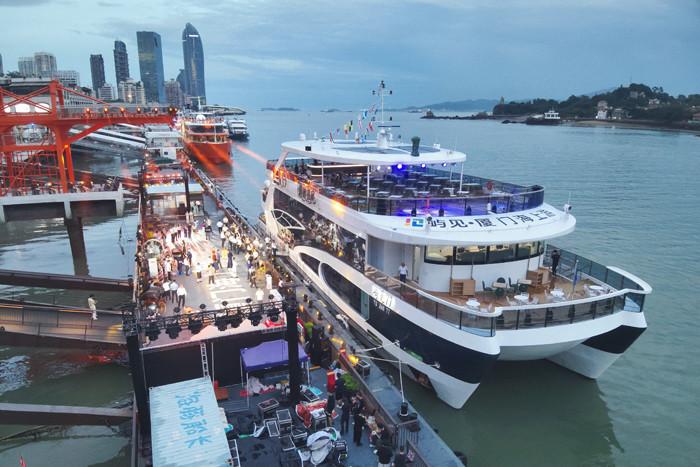 中國(guó)首艘純電海上旅游客船在廈門(mén)首航