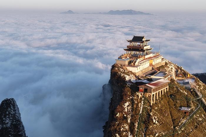 四川萬源八臺山云海、日出、佛光、雪景同框